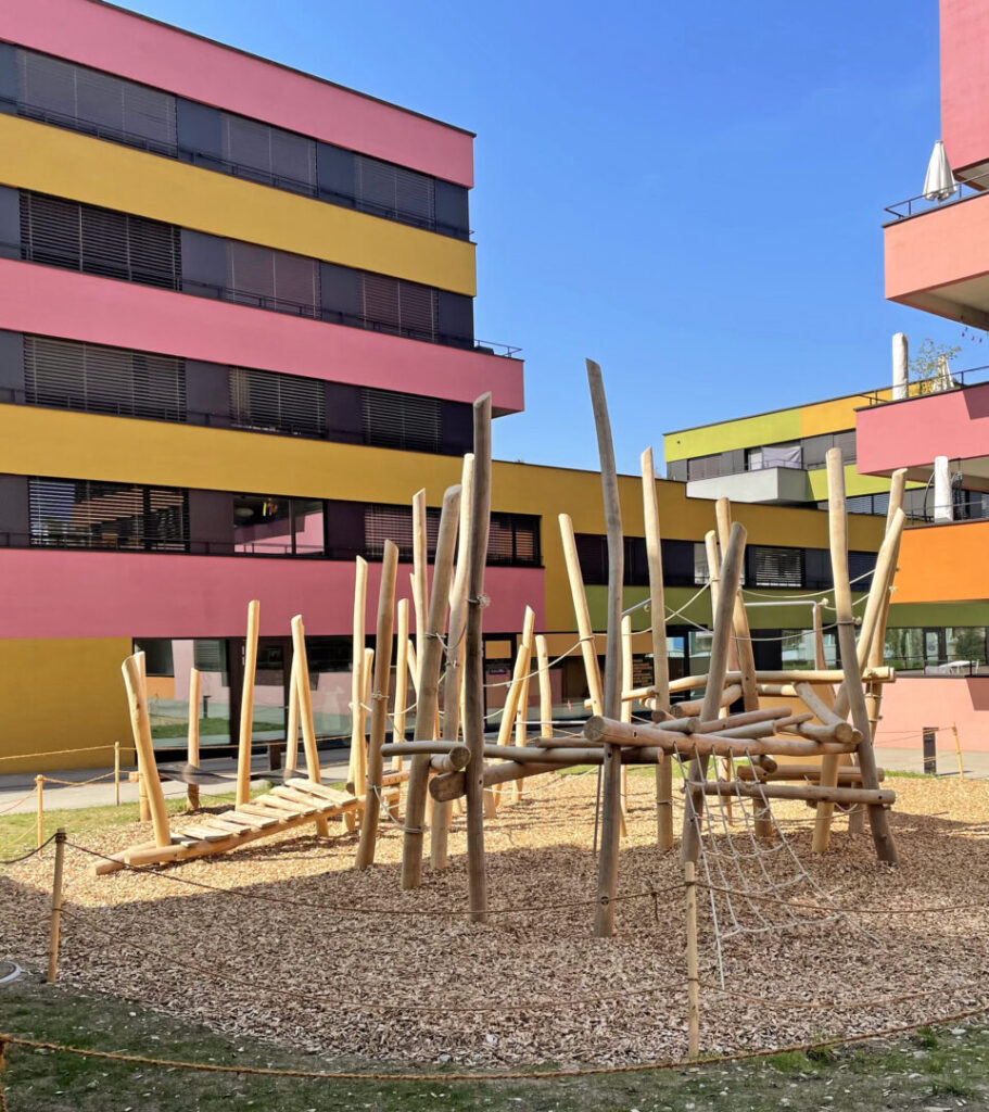 Spielplatz in Siedlung Zürich Affoltern